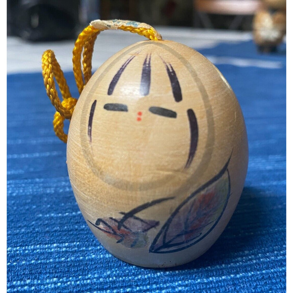 Vintage Japanese Wooden Bell Doll Head Hand Painted 2" 998A - Picture 1 of 3